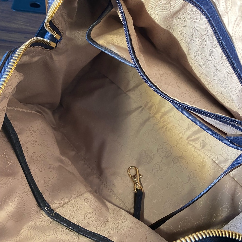 Michael Kors bag - Picture 9 of 13